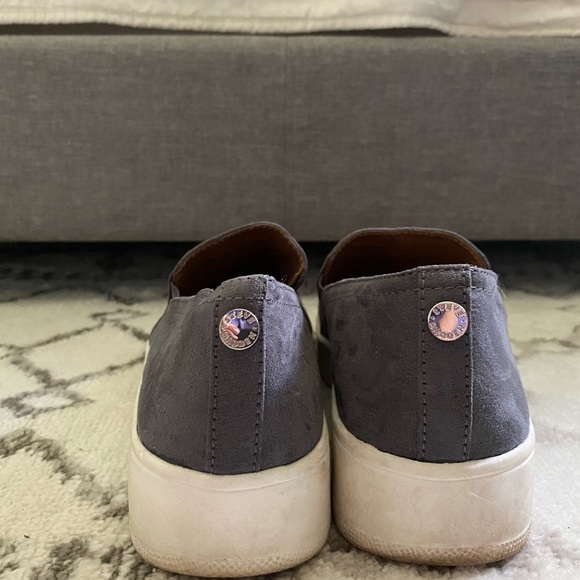 Steve Madden slip on shoes- Charcoal gray - Picture 4 of 4